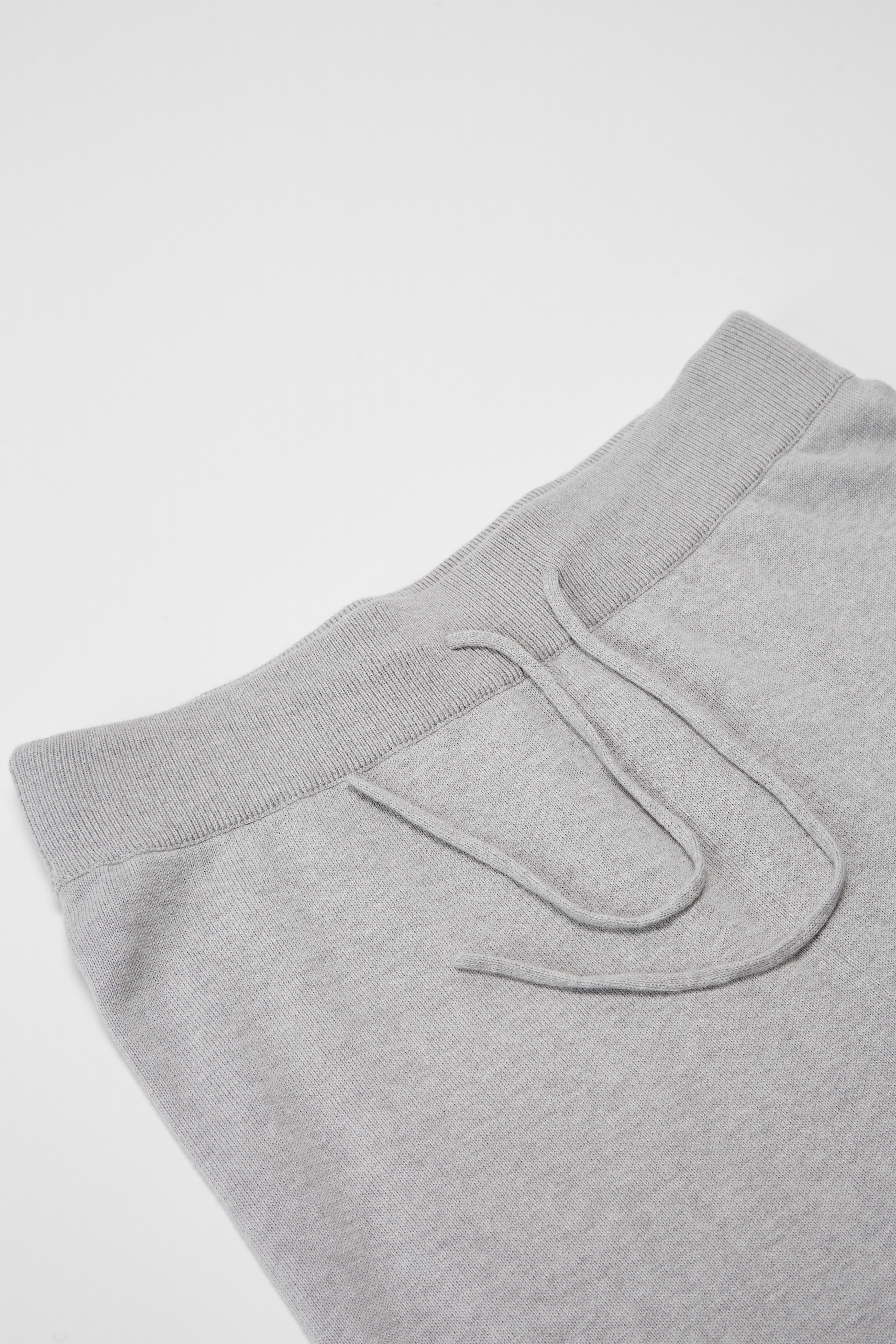 Мужские серые брюки с карманами