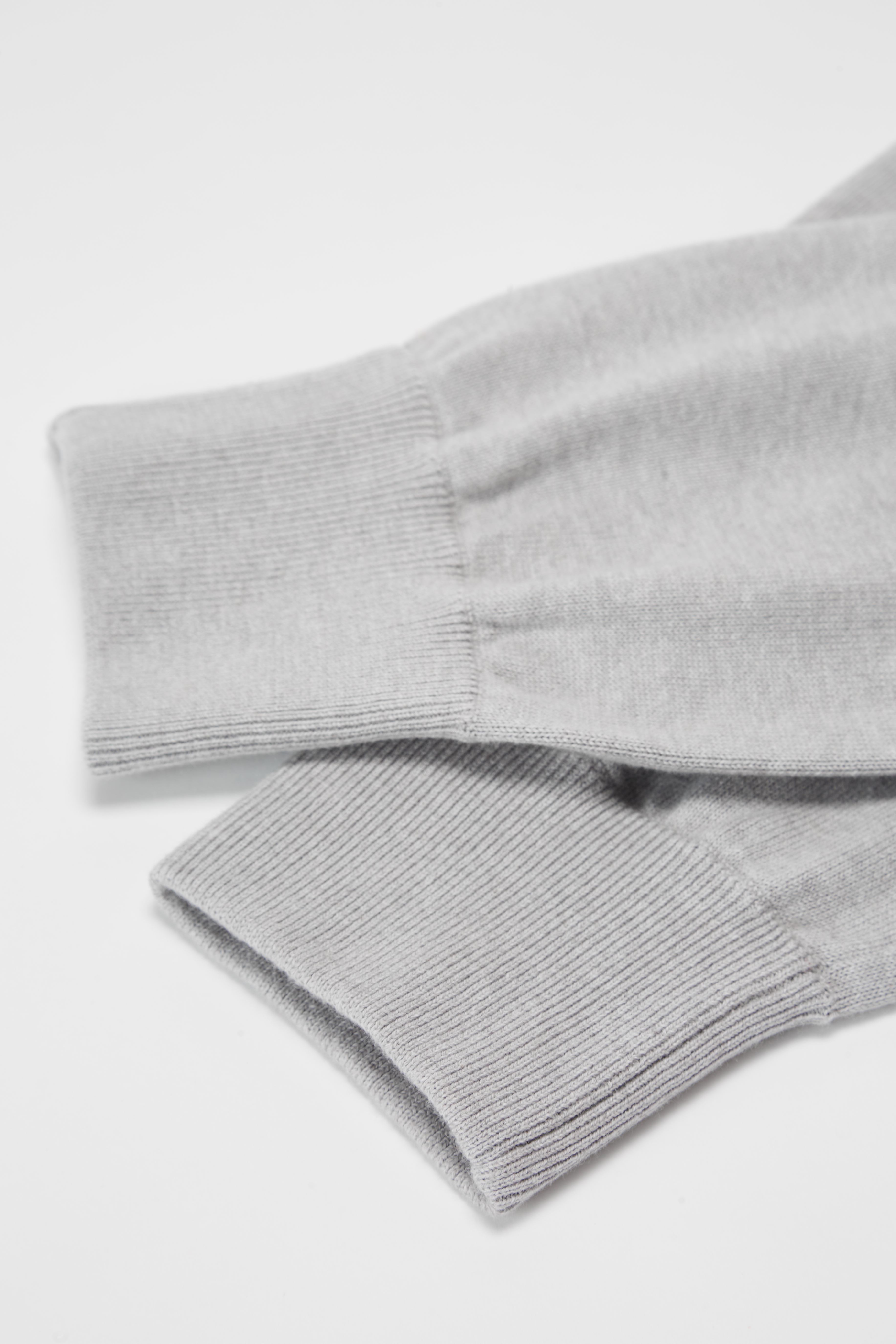 Мужские серые брюки с карманами