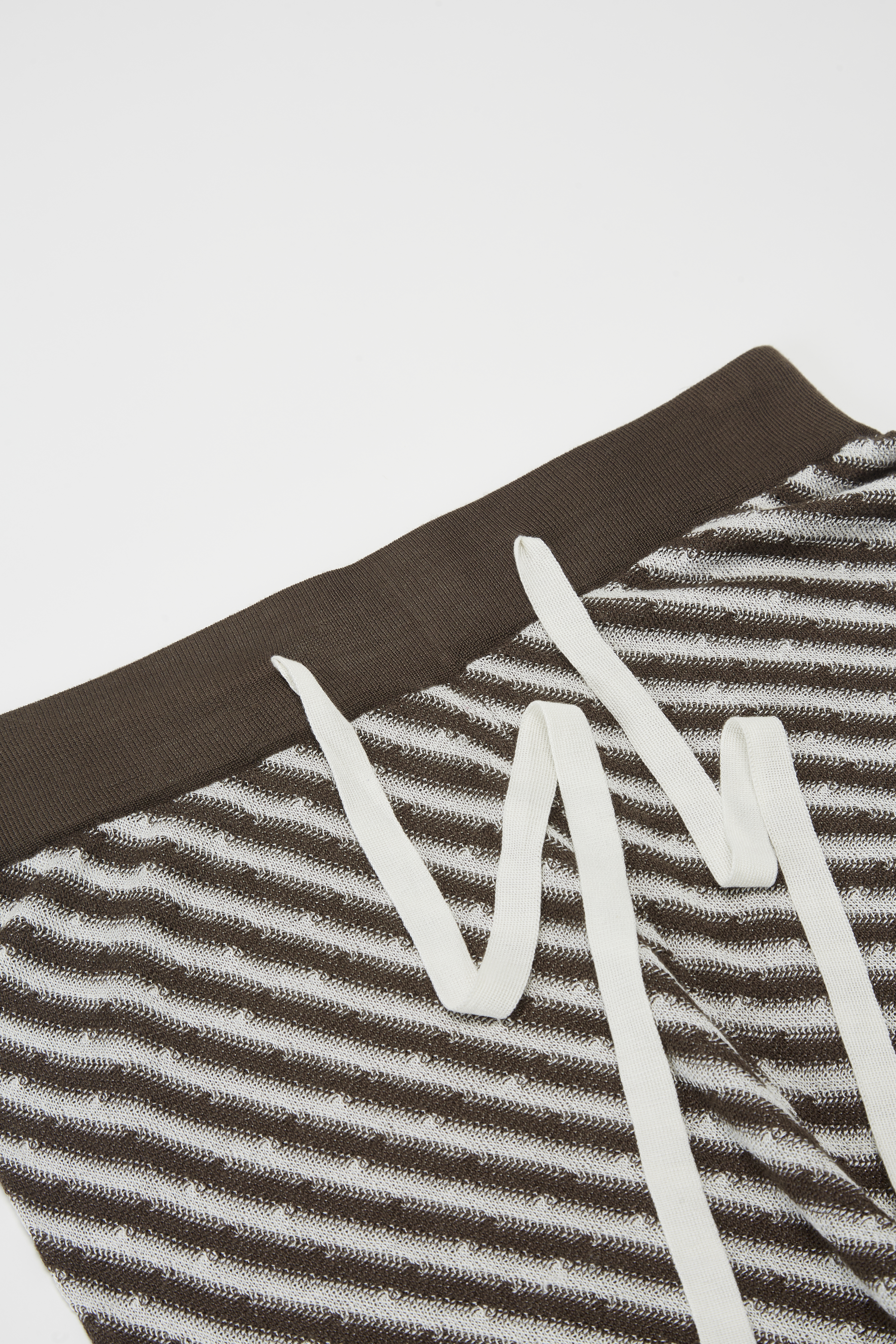 Женские черно-белые полосатые полосатые штаны с кружевом