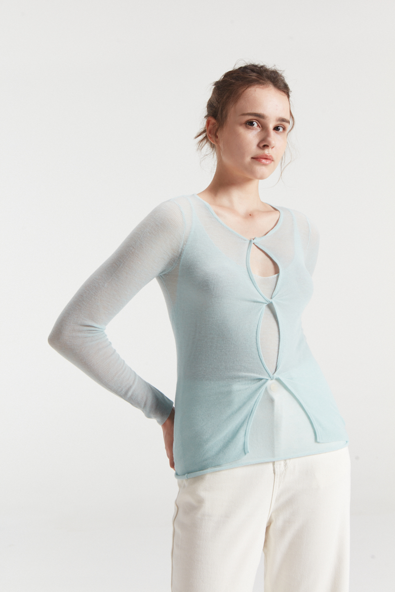 Легкий и полупрозрачный воздушный шерстяной свитер женского